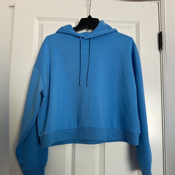 Don’t Call Me Jennyfer Woman’s Junior Cropped Blue Hoodie size Large - Picture 1 of 4